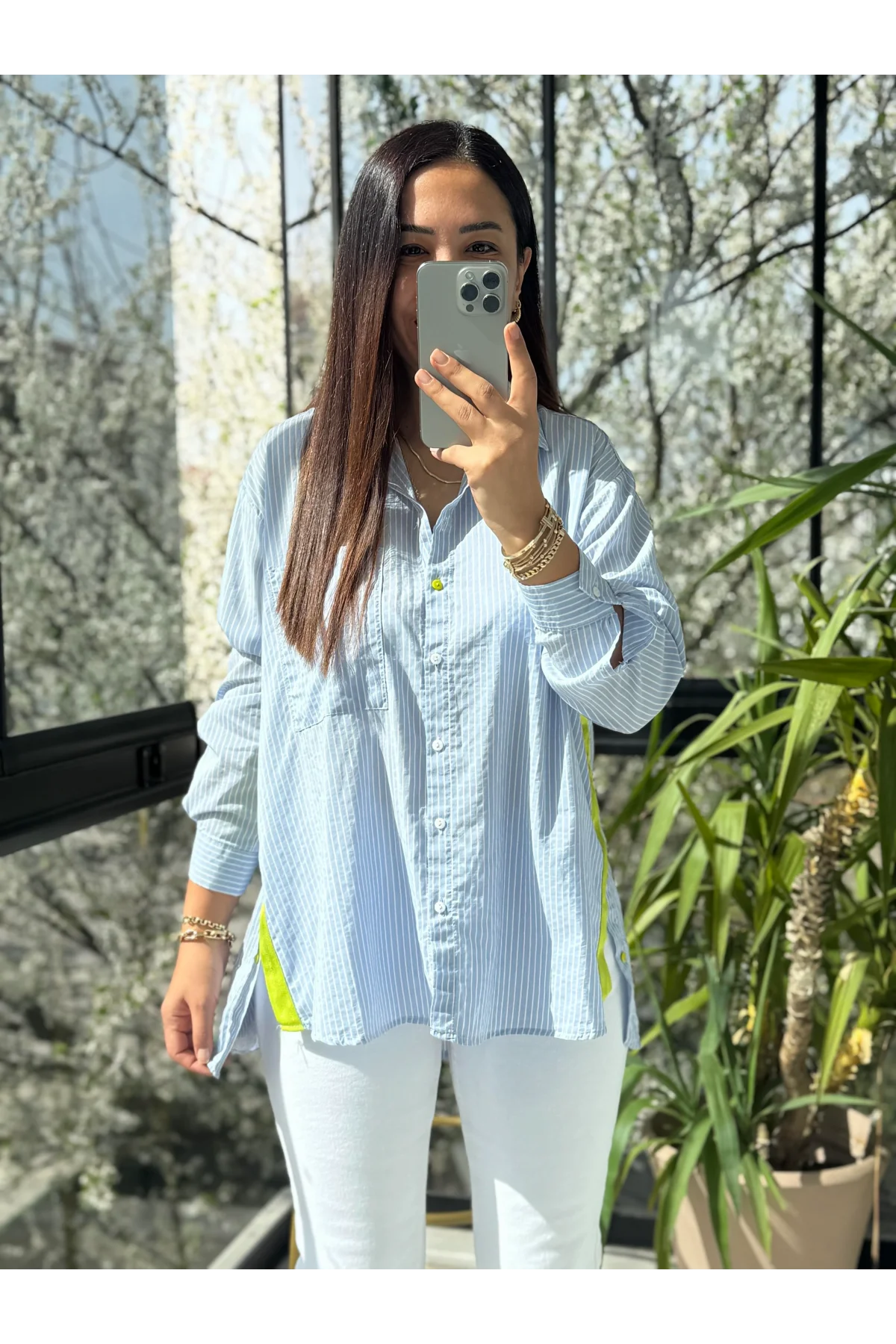 Kadın Mavi Çizgili Neon Detaylı Katlanabilir Kollu Oversize Keten Gömlek