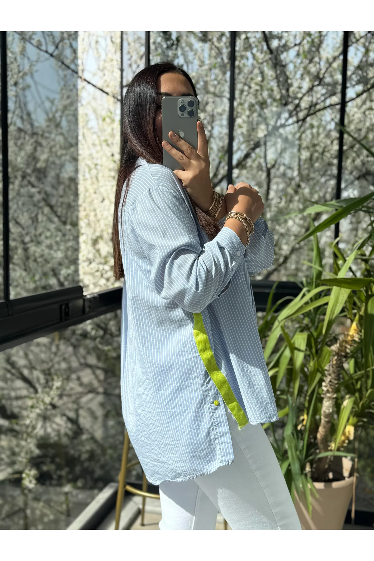 Kadın Mavi Çizgili Neon Detaylı Katlanabilir Kollu Oversize Keten Gömlek