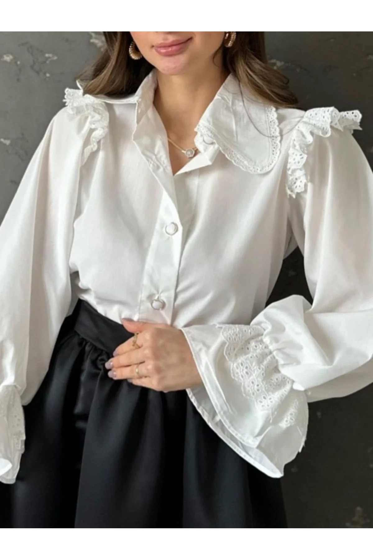Kadın Beyaz Fisto Detaylı Geniş Yakalı Balon Kol Pamuk Keten Gömlek Bluz