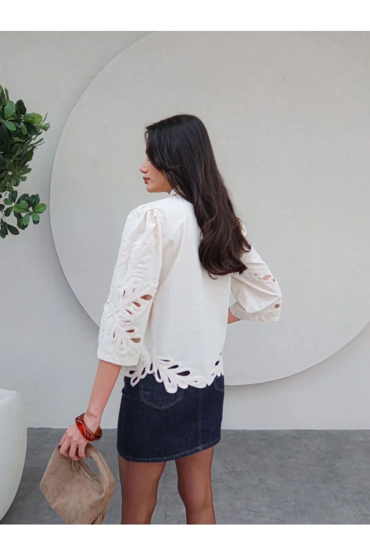 Kadın Bej Yaprak Desenli Lazer Kesim Nakışlı Fistolu Pamuk Keten Gömlek