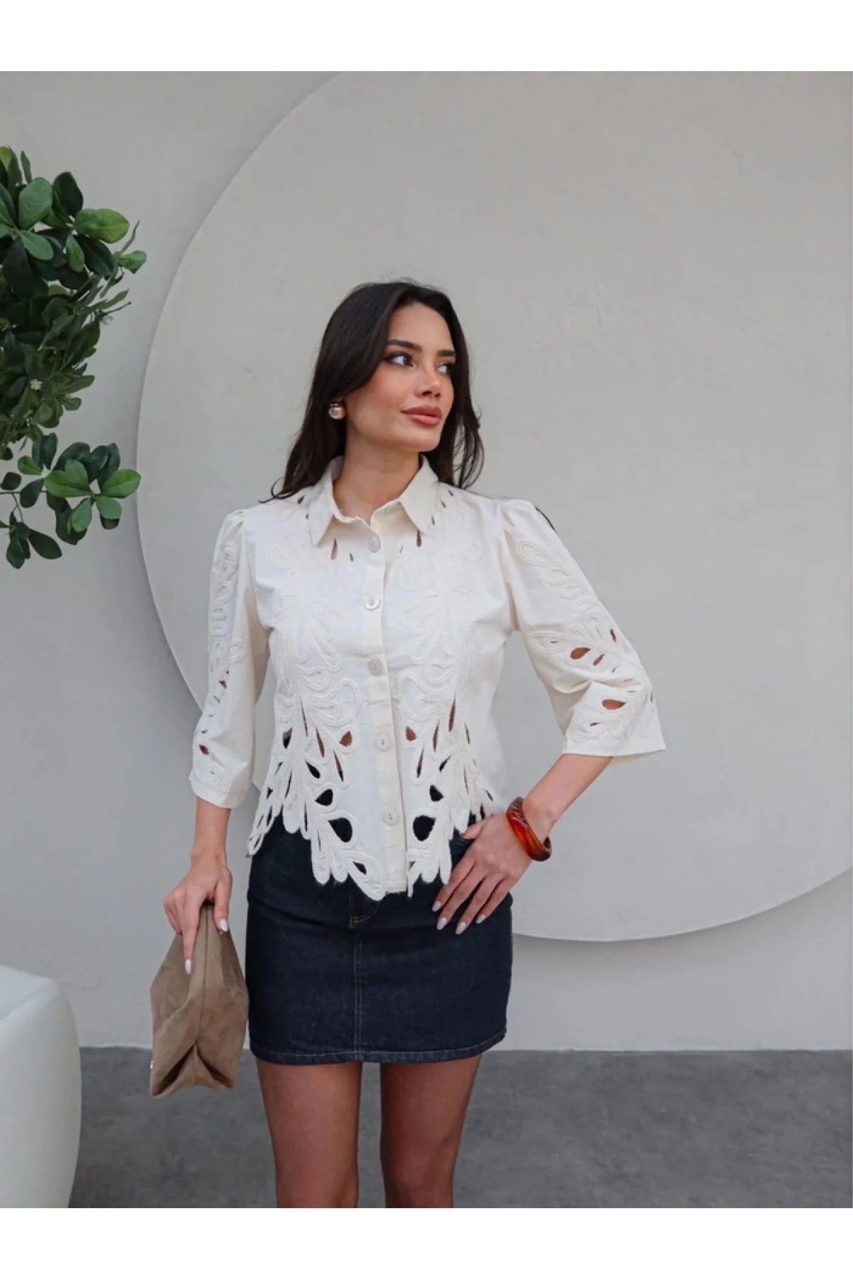 Kadın Bej Yaprak Desenli Lazer Kesim Nakışlı Fistolu Pamuk Keten Gömlek