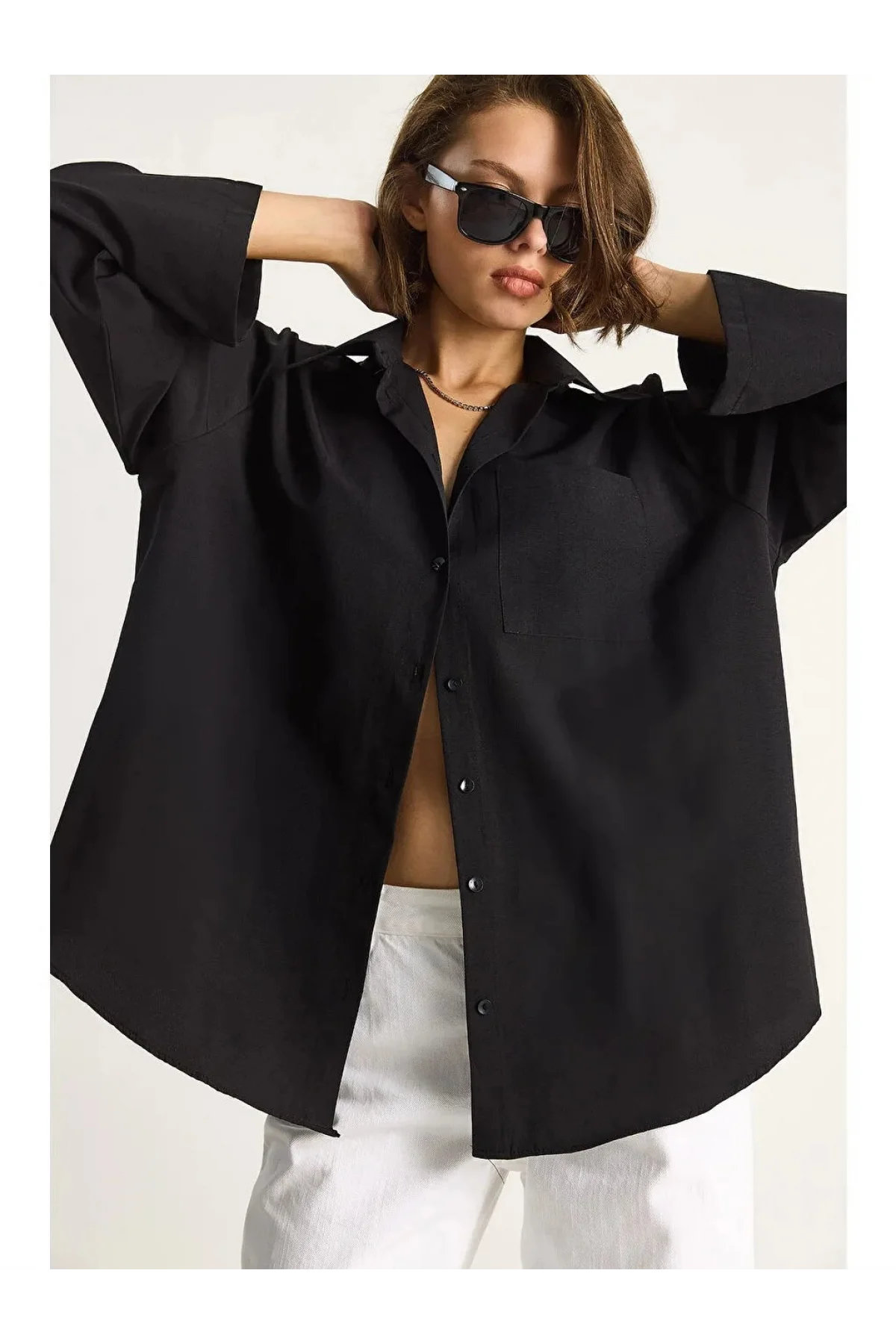 Kadın Siyah Oversize Geniş Kollu Tek Cepli Uzun Keten Gömlek