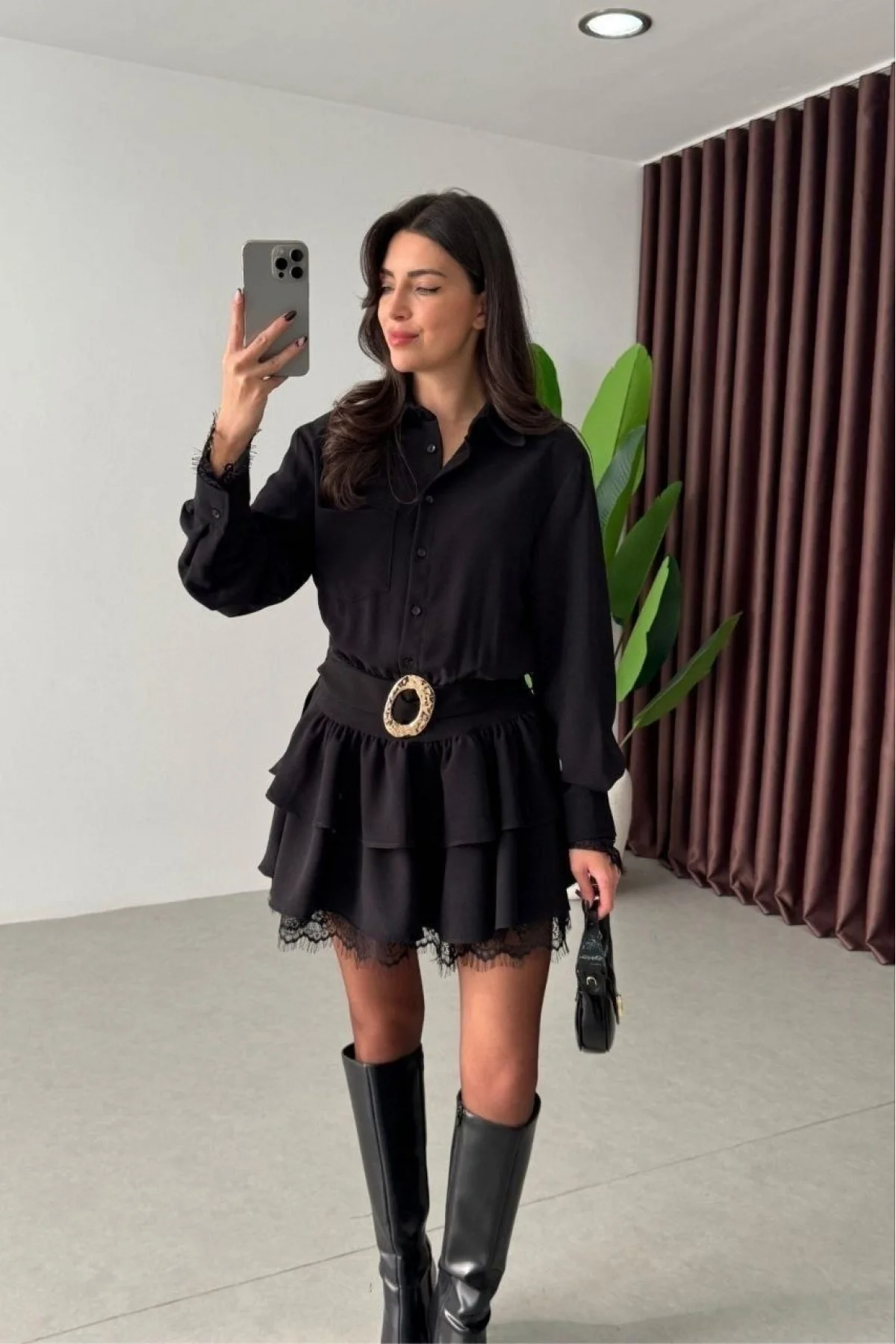 Kadın Siyah Dantel Detaylı Katlı Volanlı Kemerli Gömlek Yaka Kısa Elbise