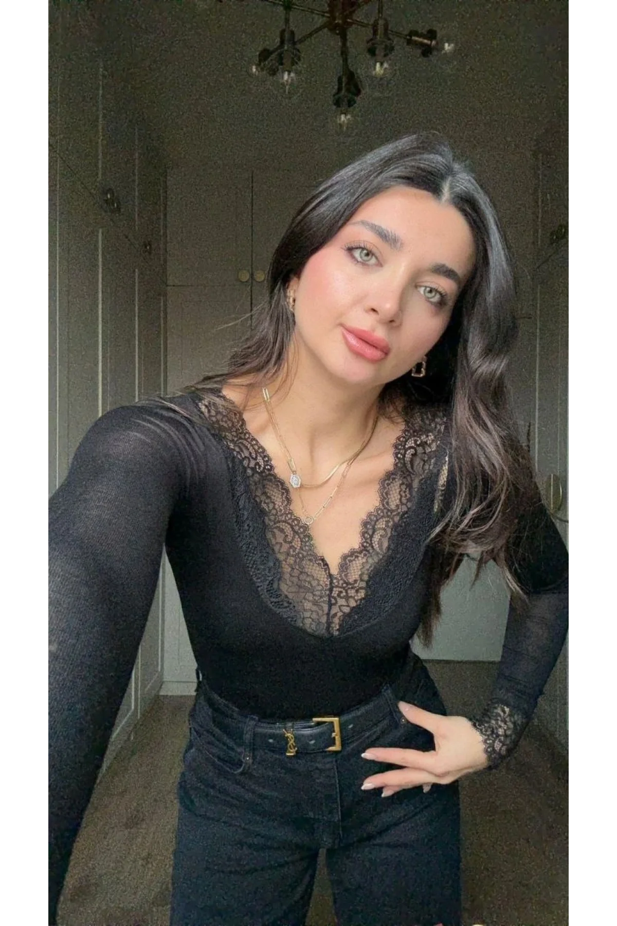 Kadın Siyah V Yaka Dantel Detaylı Uzun Kollu Esnek Viskon Bluz