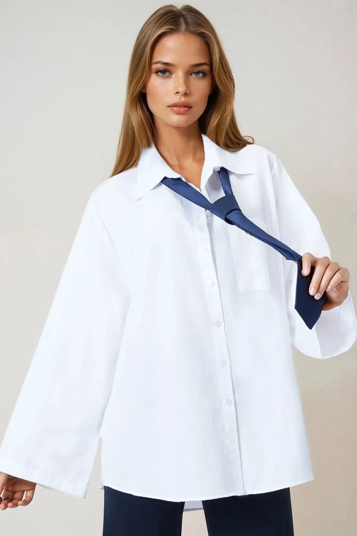 Kadın Beyaz Oversize Geniş Kollu Tek Cepli Uzun Keten Gömlek