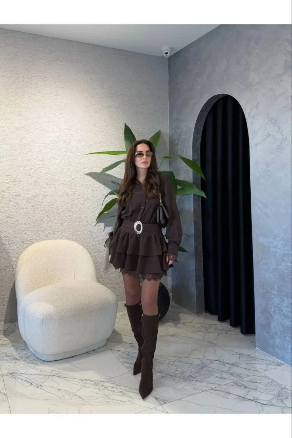 Kadın Kahverengi Dantel Detaylı Katlı Volanlı Kemerli Gömlek Yaka Kısa Elbise