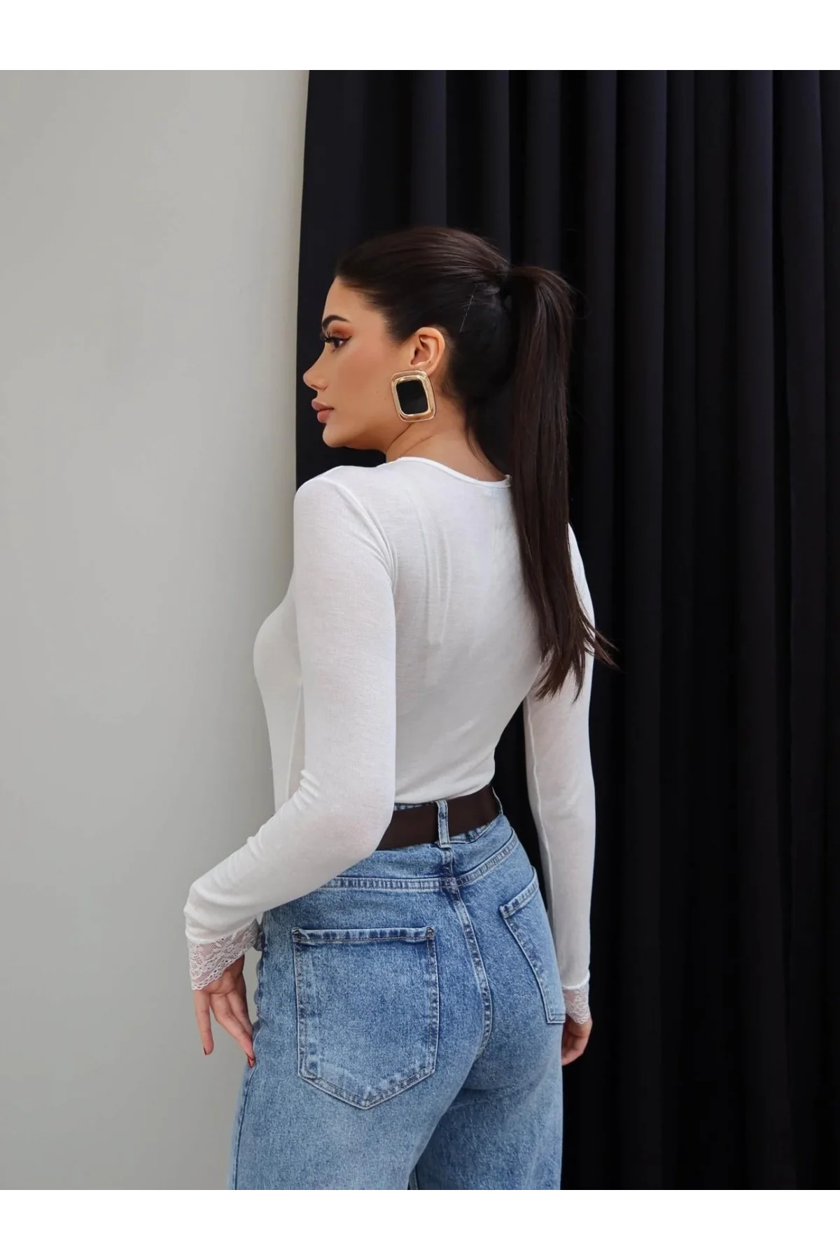 Kadın Beyaz V Yaka Dantel Detaylı Uzun Kollu Esnek Viskon Bluz