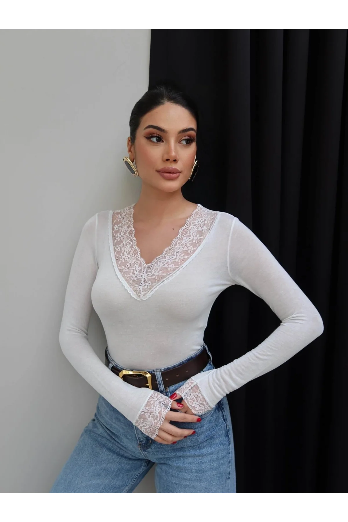 Kadın Beyaz V Yaka Dantel Detaylı Uzun Kollu Esnek Viskon Bluz