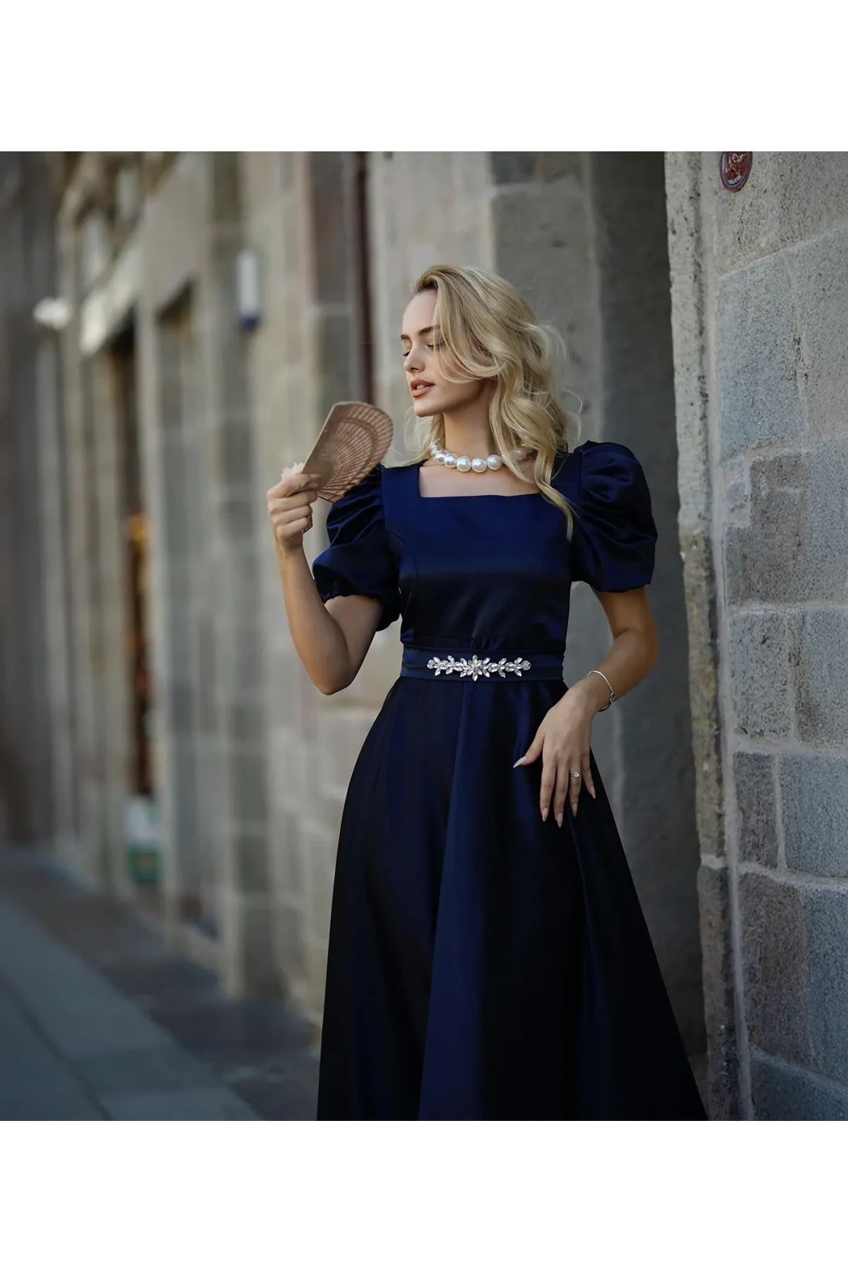 Kadın Lacivert Kare Yaka Karpuz Kol Taşlı Kemerli Uzun Saten Abiye Elbise