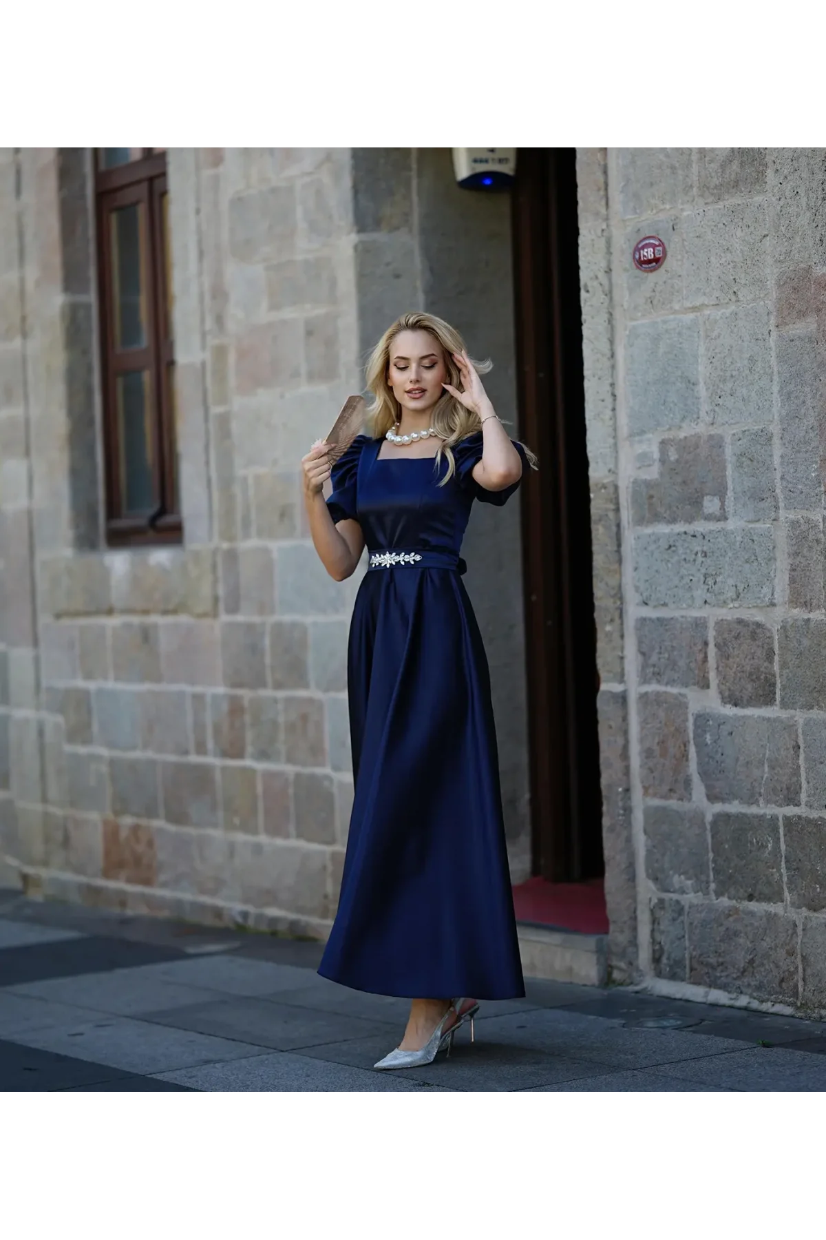 Kadın Lacivert Kare Yaka Karpuz Kol Taşlı Kemerli Uzun Saten Abiye Elbise
