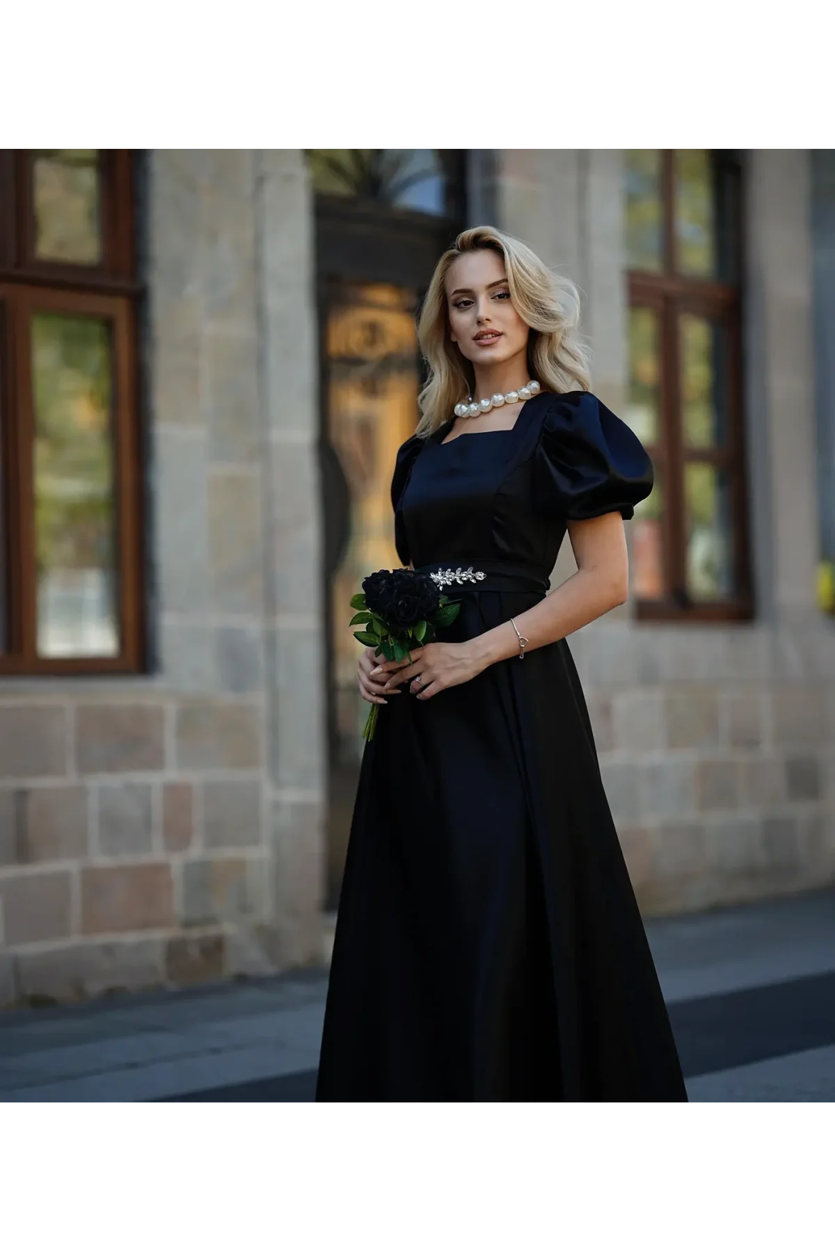 Kadın Siyah Kare Yaka Karpuz Kol Taşlı Kemerli Uzun Saten Abiye Elbise