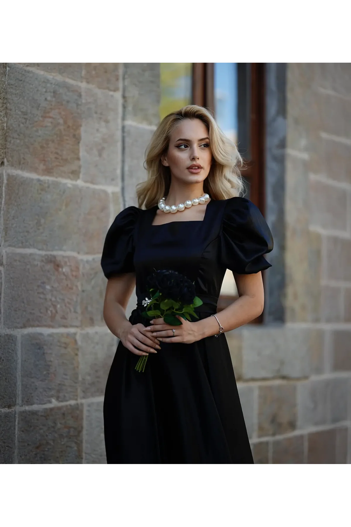 Kadın Siyah Kare Yaka Karpuz Kol Taşlı Kemerli Uzun Saten Abiye Elbise