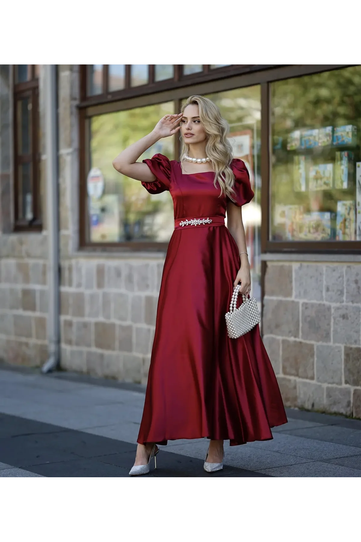 Kadın Bordo Kare Yaka Karpuz Kol Taşlı Kemerli Uzun Saten Abiye Elbise