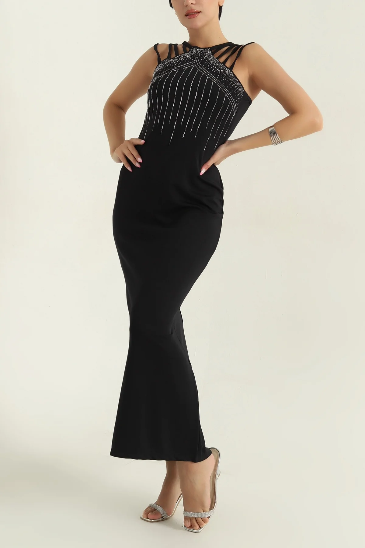 Kadın Siyah Taş İşlemeli Çoklu Askılı Yırtmaçlı Scuba Uzun Abiye Elbise