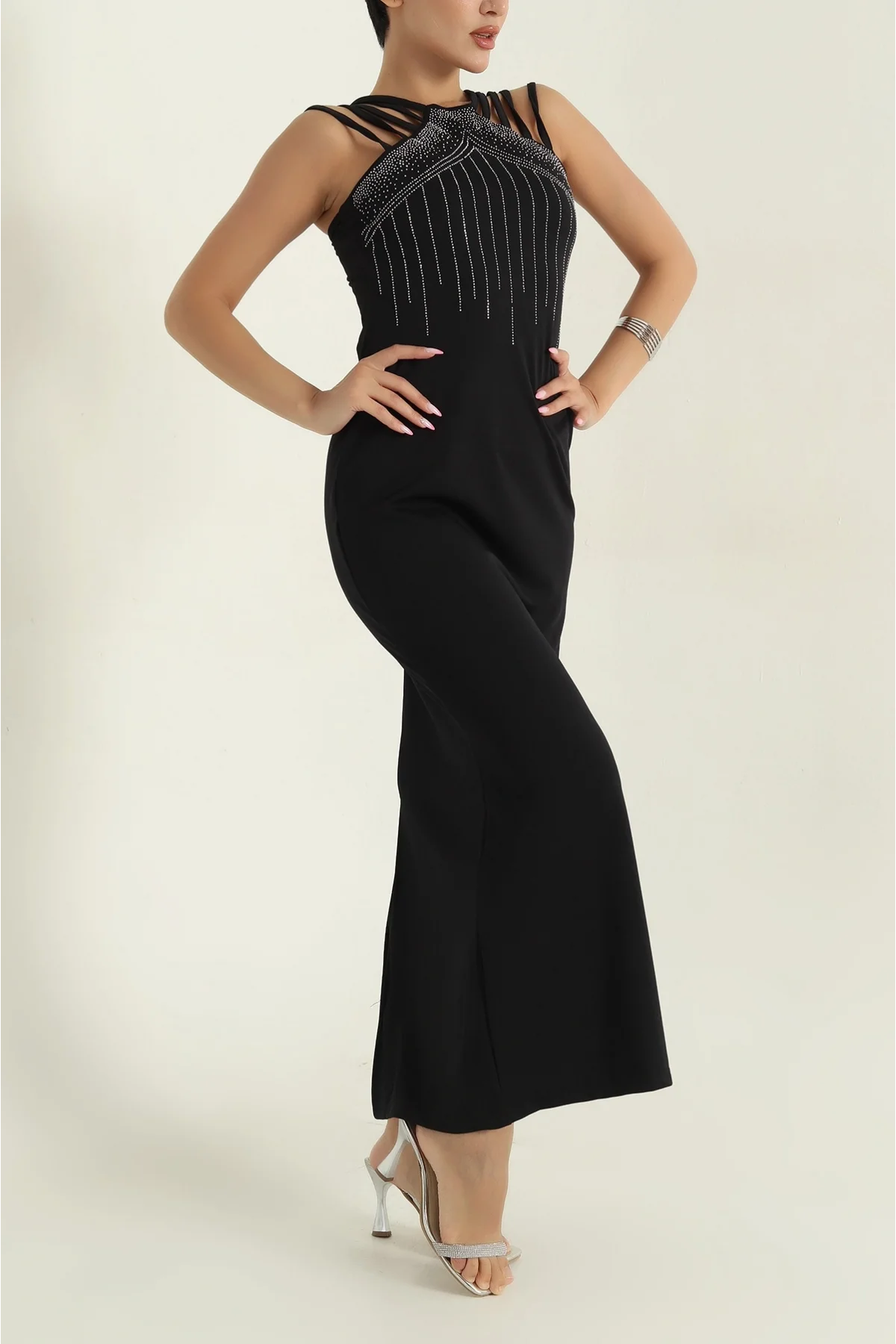 Kadın Siyah Taş İşlemeli Çoklu Askılı Yırtmaçlı Scuba Uzun Abiye Elbise