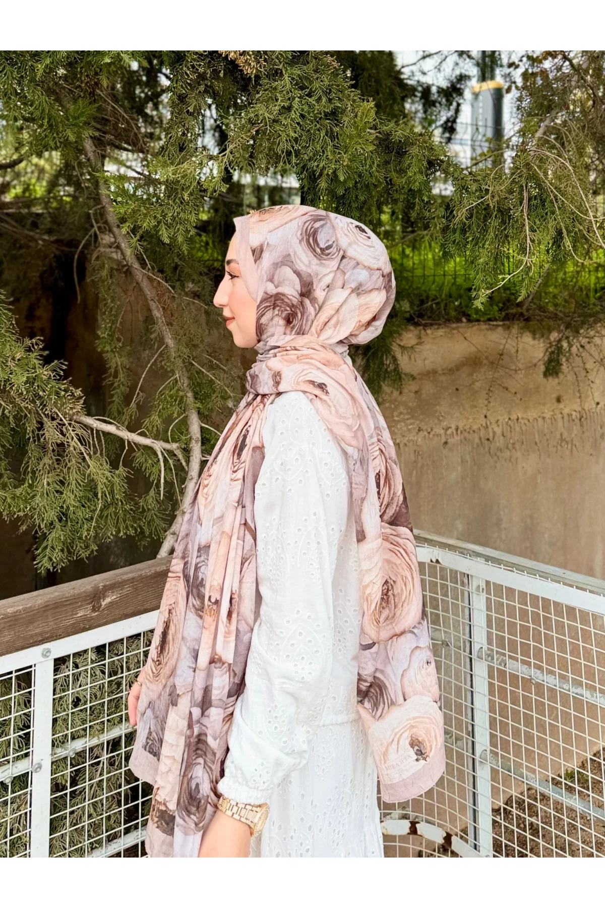 Kadın Bej Gül Desenli Terletmeyen Yumuşak Doğal Bambu Şal