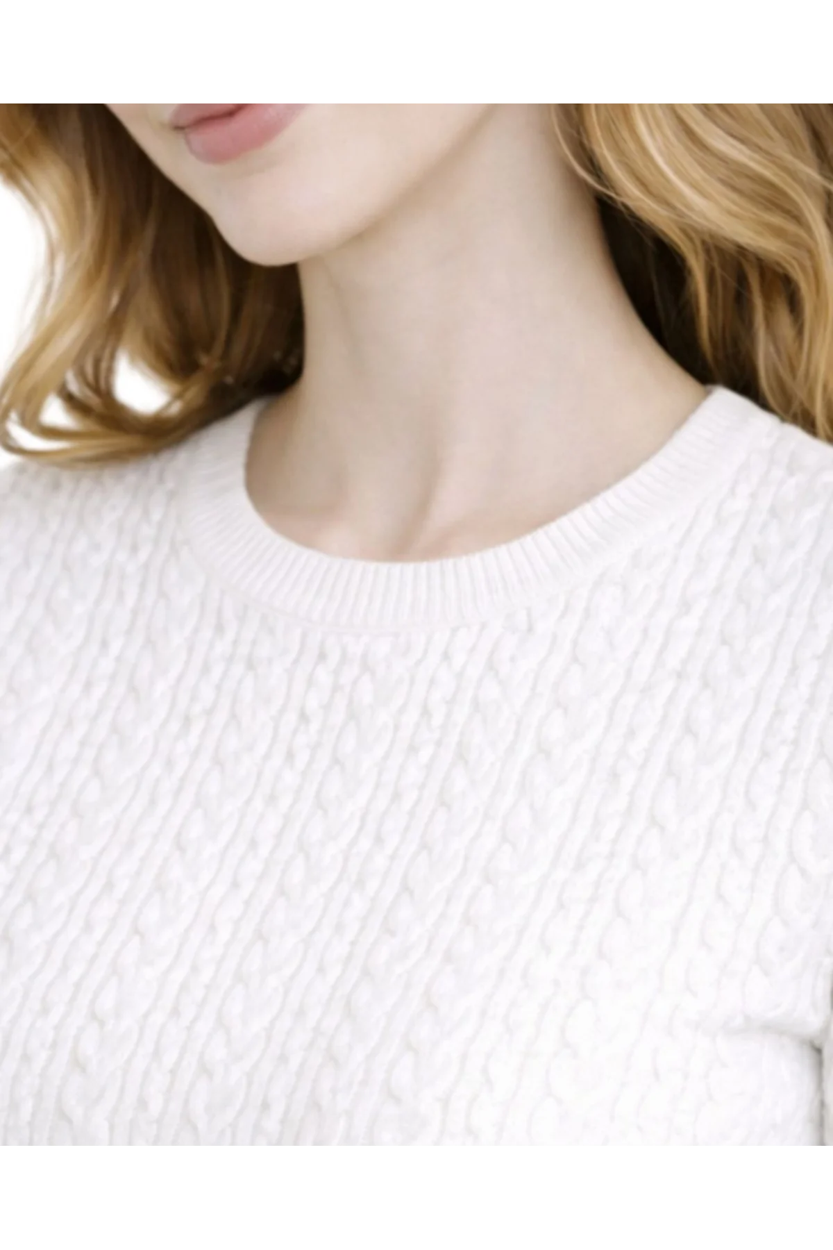 Kadın Beyaz Bisiklet Yaka Saç Örgü Desenli Kısa Kollu Triko Bluz