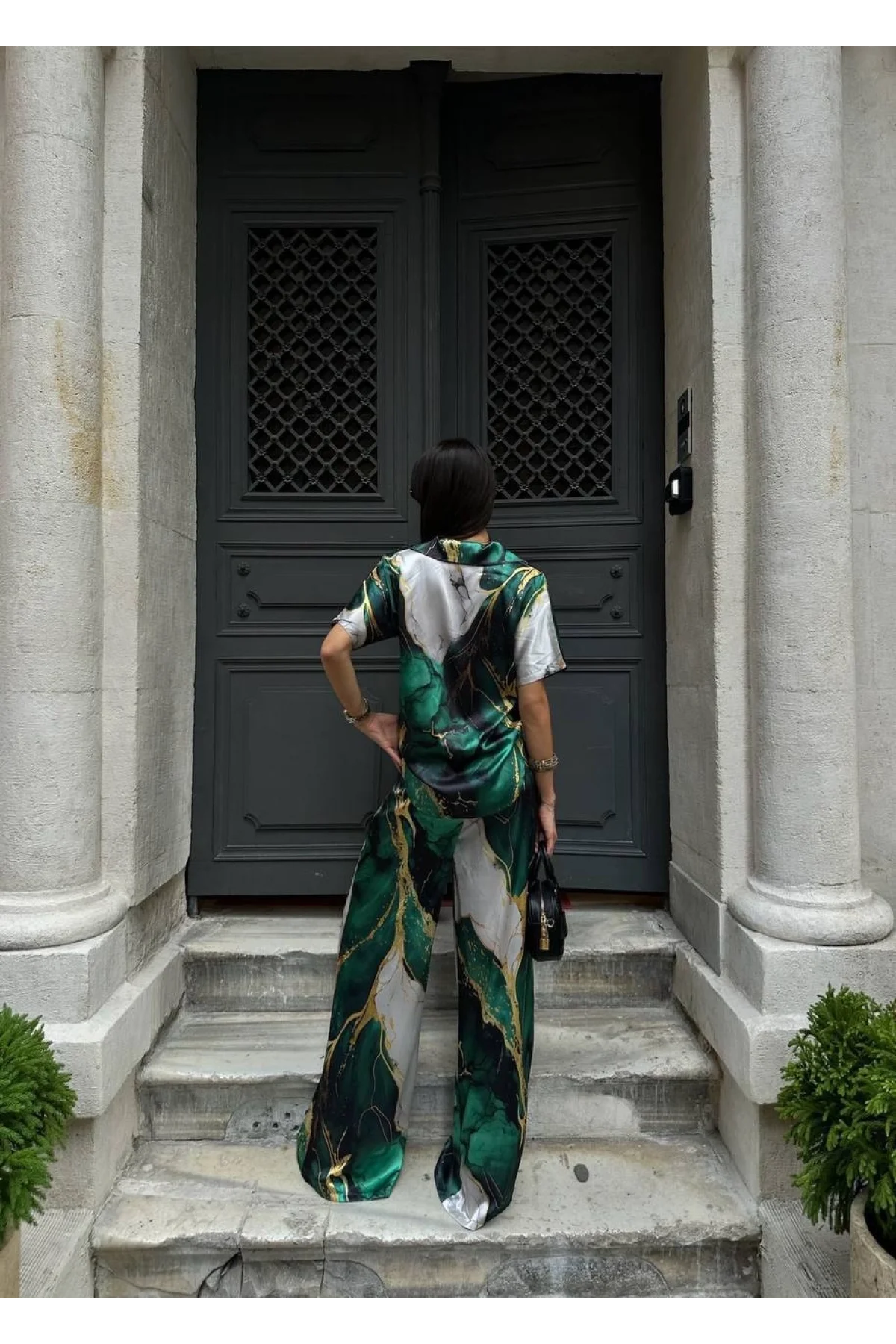 Kadın Zümrüt Yeşil Mermer Desenli Saten Gömlek Pantolon İkili Takım