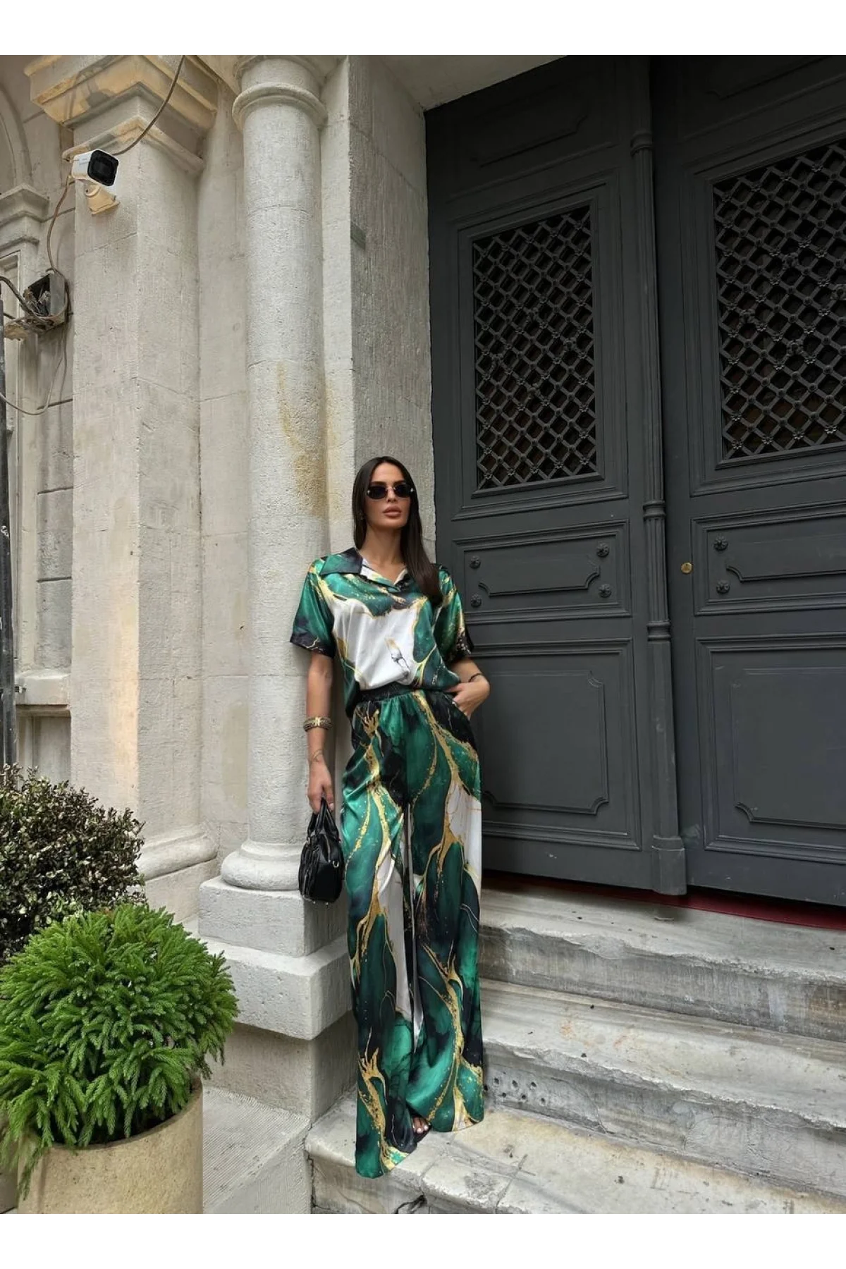 Kadın Zümrüt Yeşil Mermer Desenli Saten Gömlek Pantolon İkili Takım