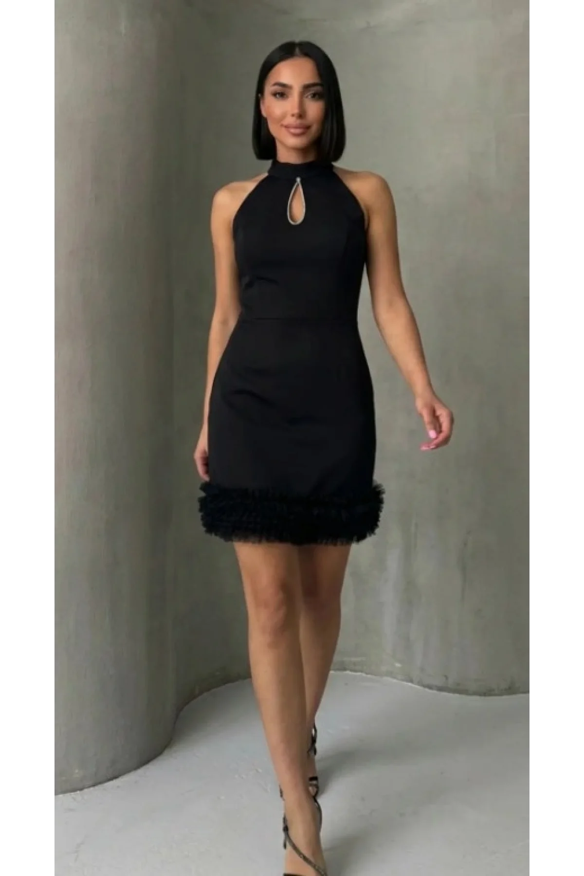 Kadın Siyah Halter Yaka Taşlı Pencere Detaylı Eteği Tül Fırfırlı Mini Abiye Elbise