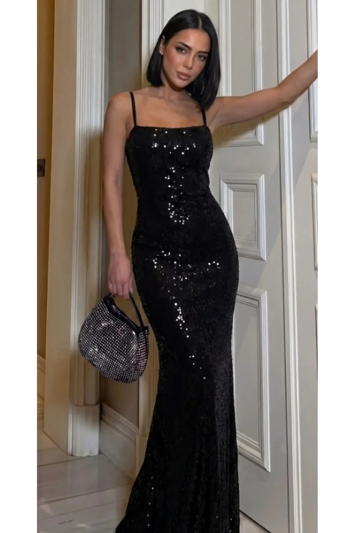 Kadın Siyah İp Askılı Tamamı Payet İşlemeli Vücudu Saran Balık Model Uzun Abiye Elbise