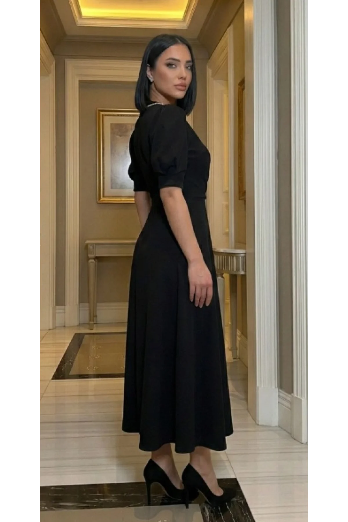 Kadın Siyah Kristal Taşlı Yaka Detaylı Kruvaze Kesim Midi Boy Abiye Elbise