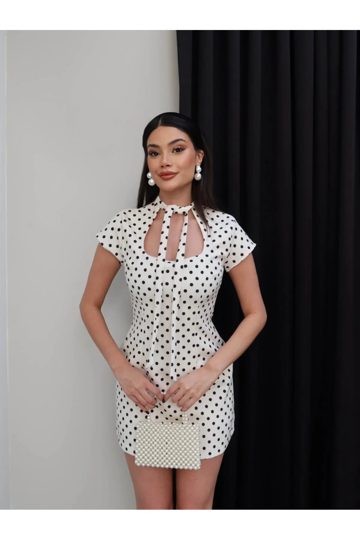 Kadın Beyaz Puantiyeli Pinterest Göğüs Dekolteli Şortlu Mini Elbise