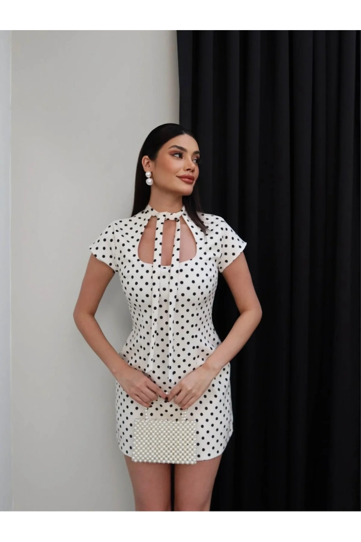 Kadın Beyaz Puantiyeli Pinterest Göğüs Dekolteli Şortlu Mini Elbise