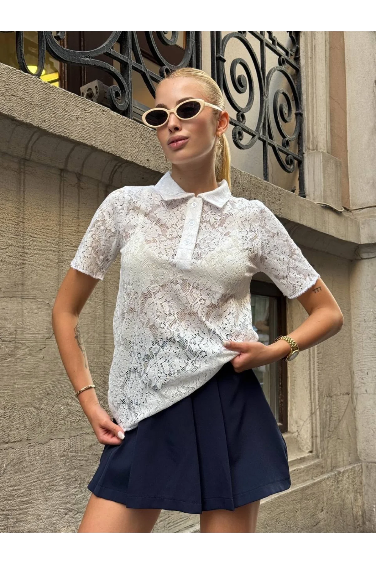 Kadın Beyaz Transparan Dantel Polo Yaka Kısa Kollu Bluz