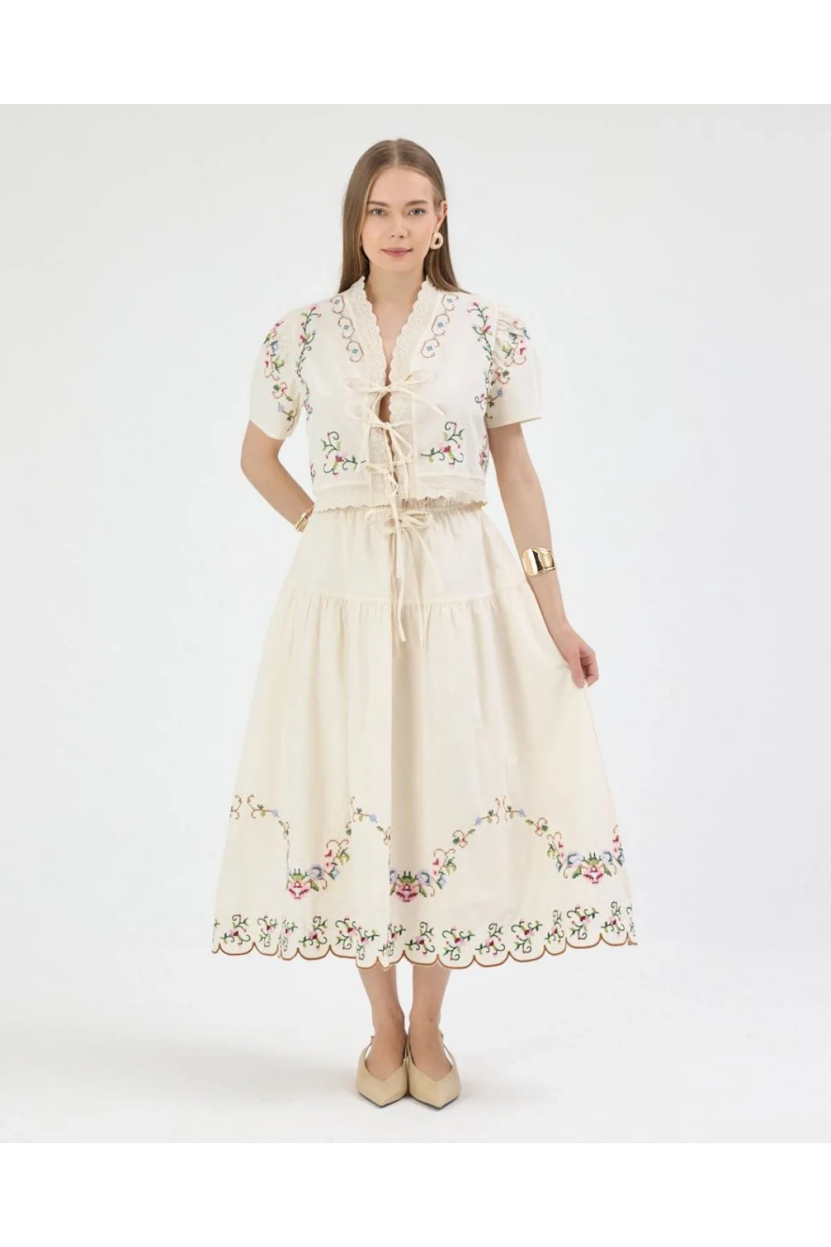 Kadın Ekru Pinterest Keten Renkli Çiçek Nakışlı Önden Bağlamalı Bluz ve Etekli Takım