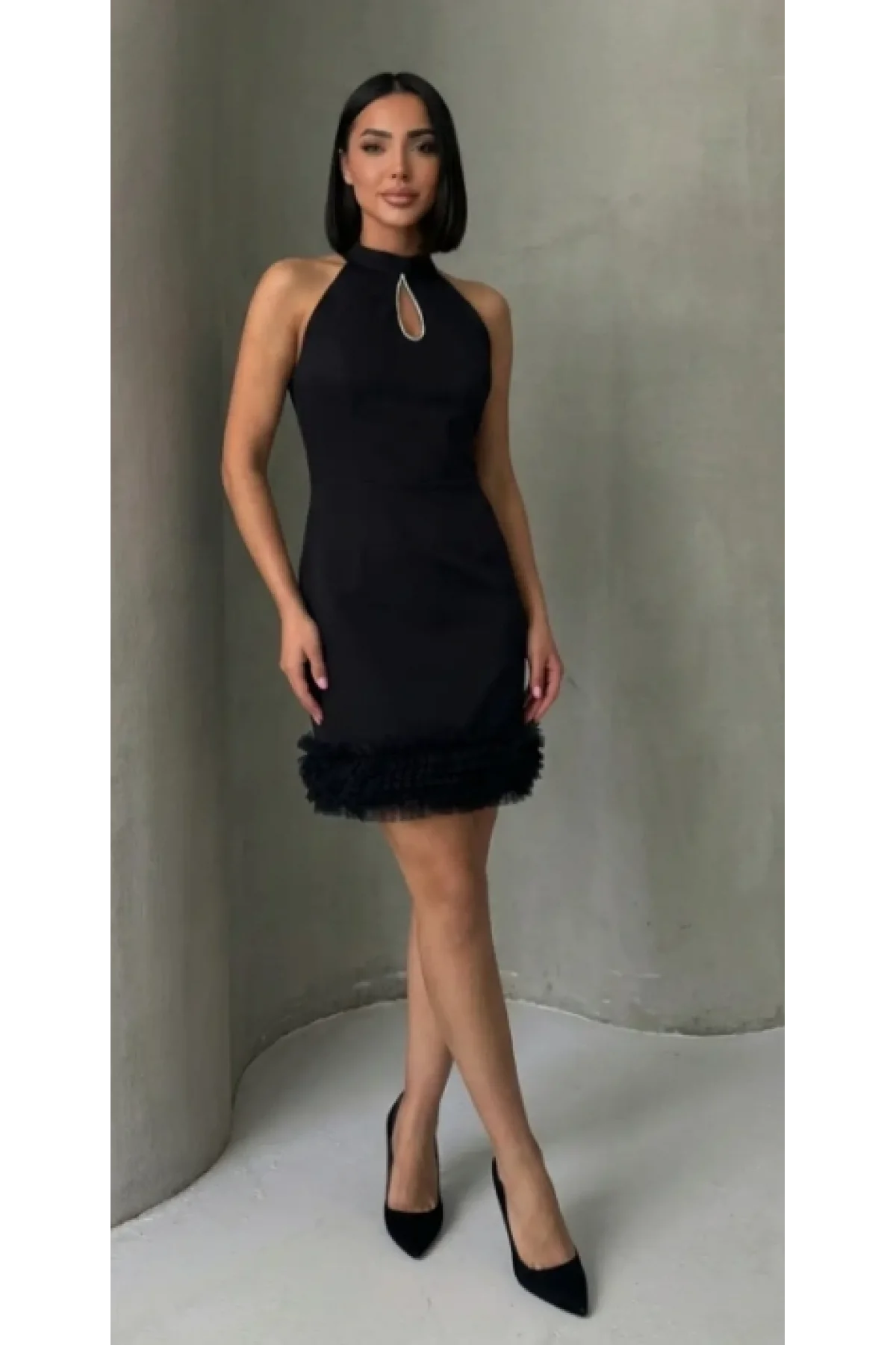 Kadın Siyah Halter Yaka Taşlı Pencere Detaylı Eteği Tül Fırfırlı Mini Abiye Elbise