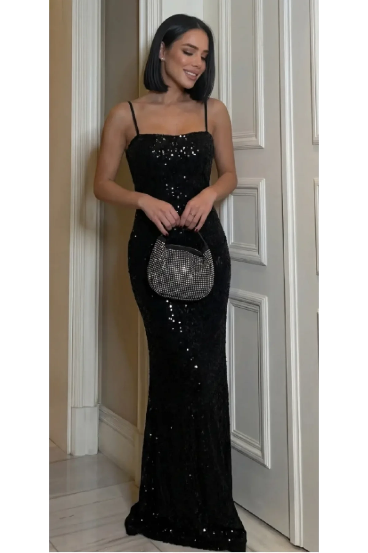 Kadın Siyah İp Askılı Tamamı Payet İşlemeli Vücudu Saran Balık Model Uzun Abiye Elbise