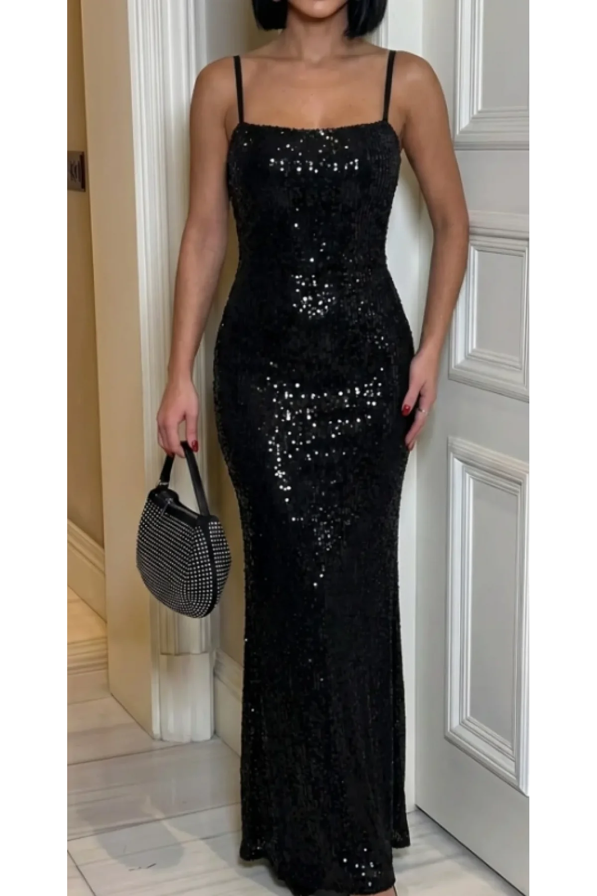 Kadın Siyah İp Askılı Tamamı Payet İşlemeli Vücudu Saran Balık Model Uzun Abiye Elbise