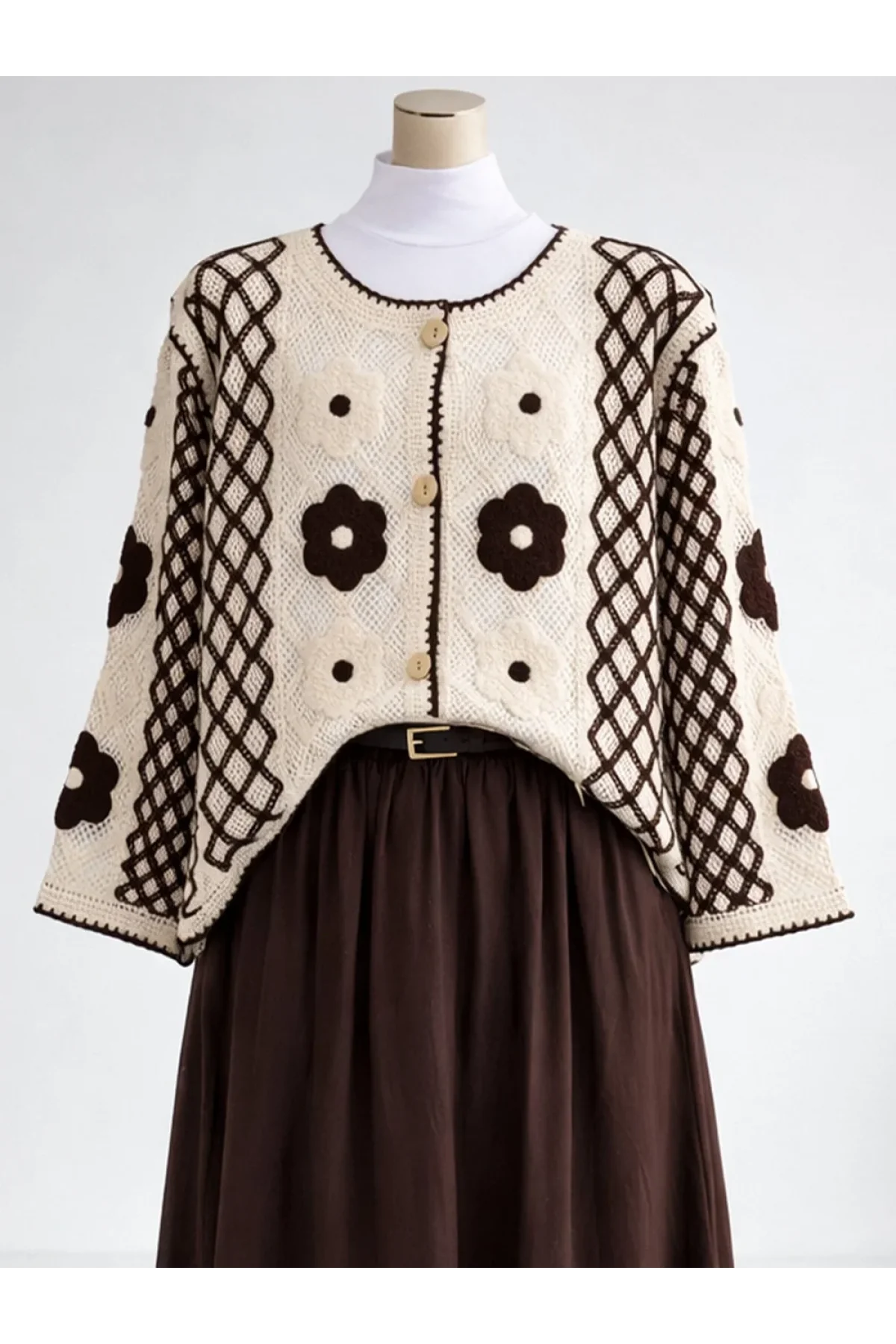 Kadın Bej Çiçek Nakışlı Bisiklet Yaka Düğmeli Örgü Triko Hırka