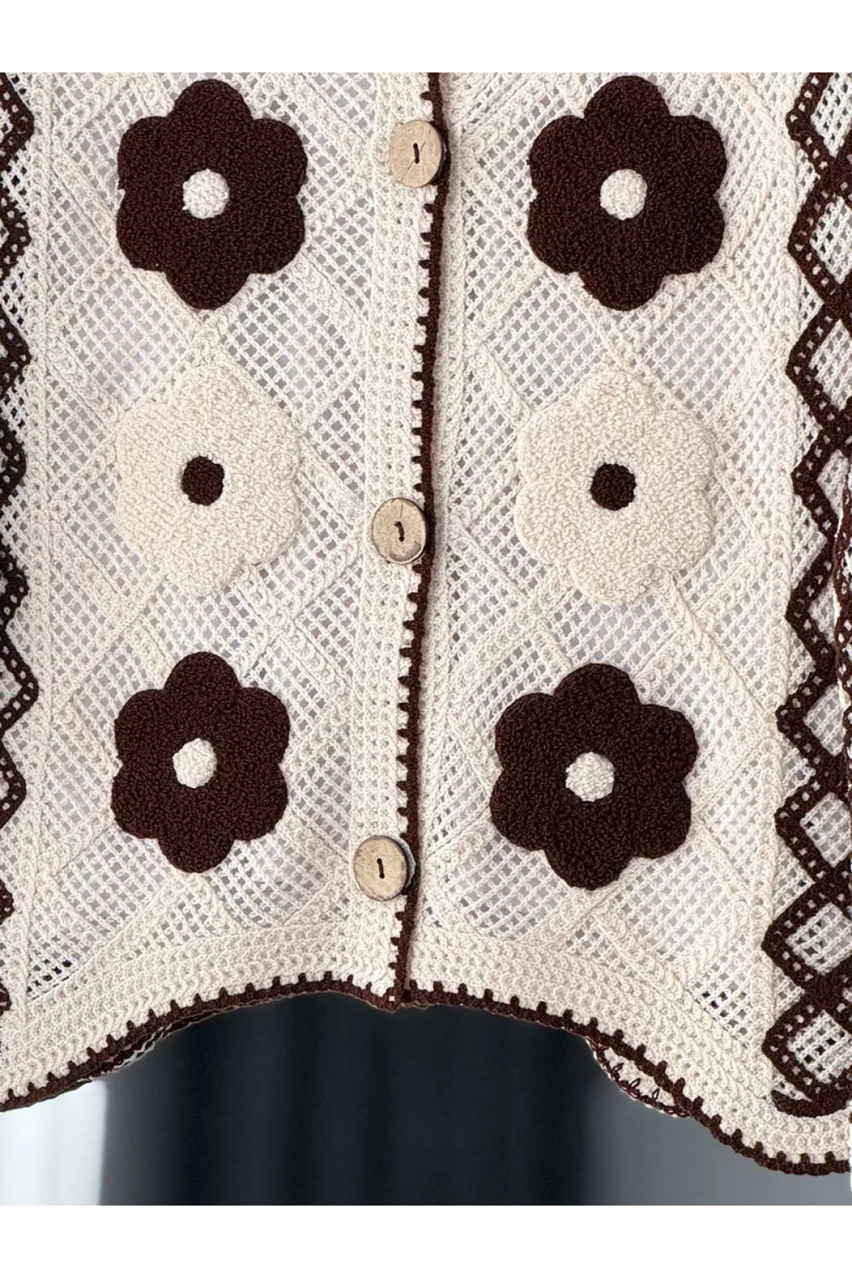 Kadın Bej Çiçek Nakışlı Bisiklet Yaka Düğmeli Örgü Triko Hırka