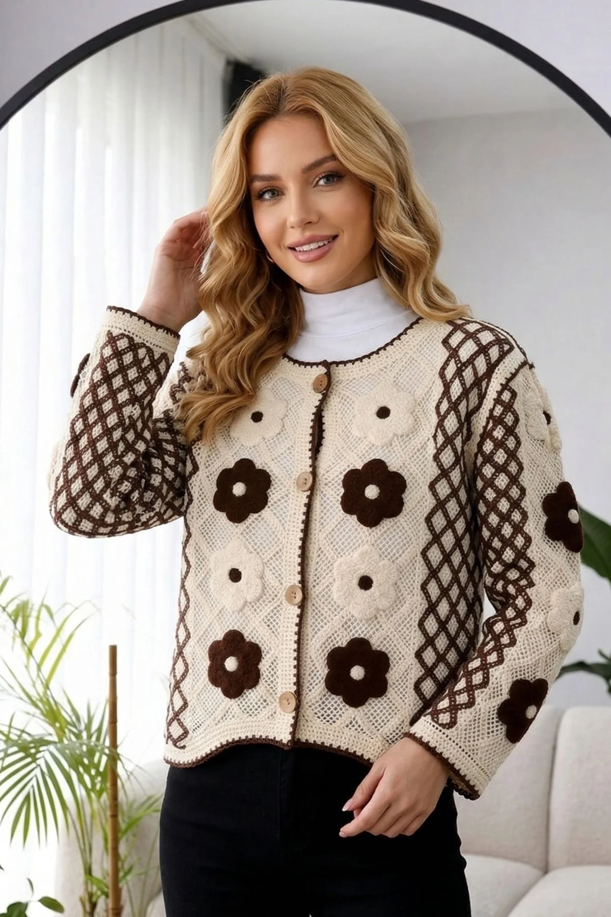 Kadın Bej Çiçek Nakışlı Bisiklet Yaka Düğmeli Örgü Triko Hırka