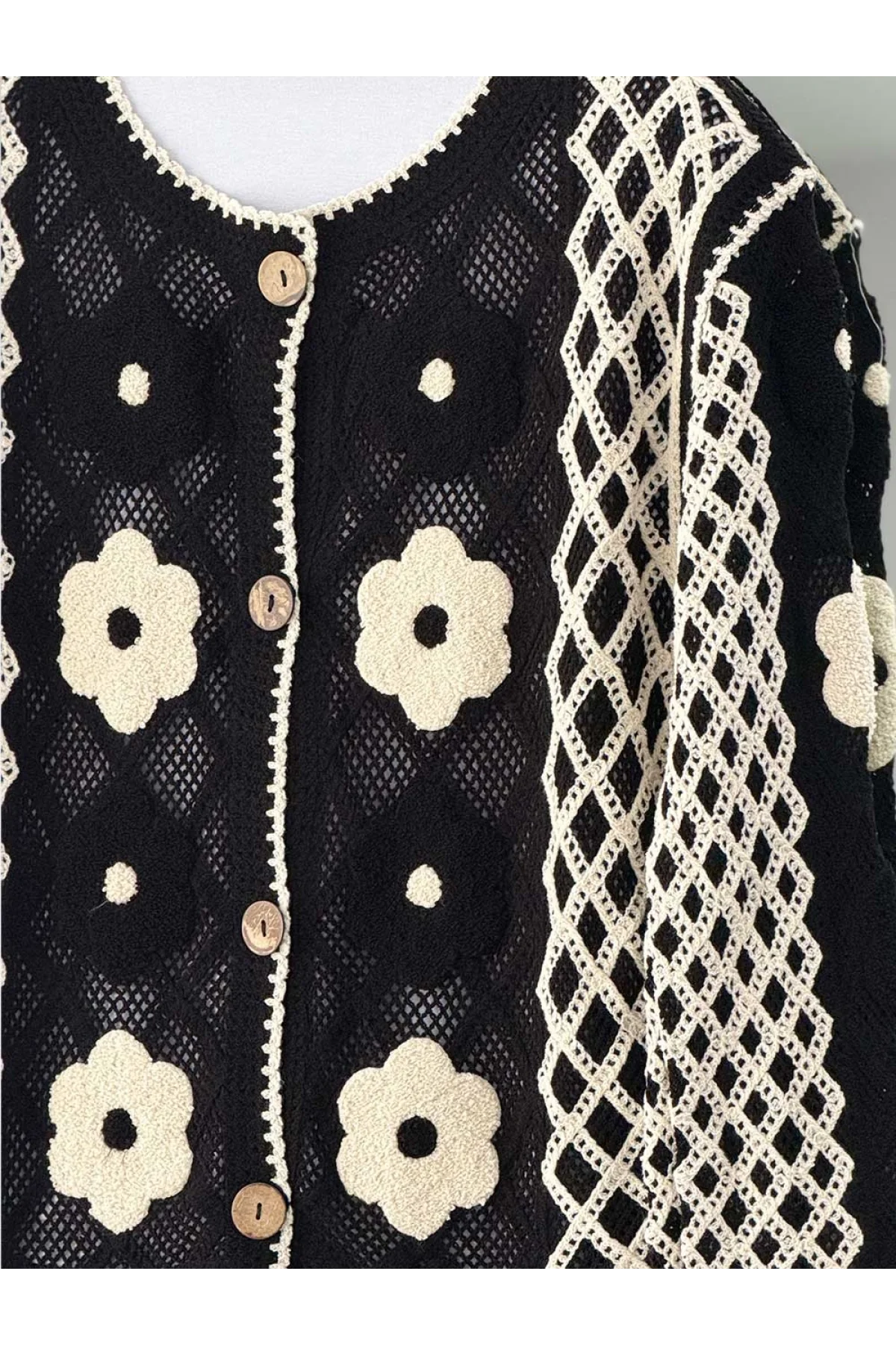 Kadın Siyah Çiçek Nakışlı Bisiklet Yaka Düğmeli Örgü Triko Hırka