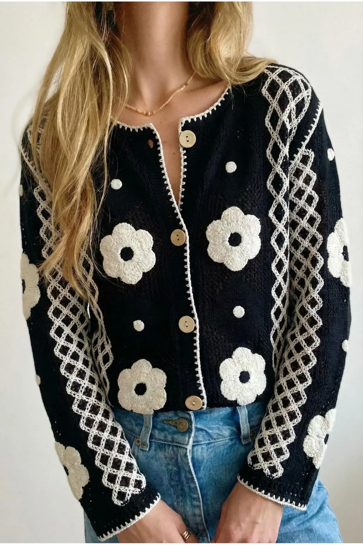 Kadın Siyah Çiçek Nakışlı Bisiklet Yaka Düğmeli Örgü Triko Hırka