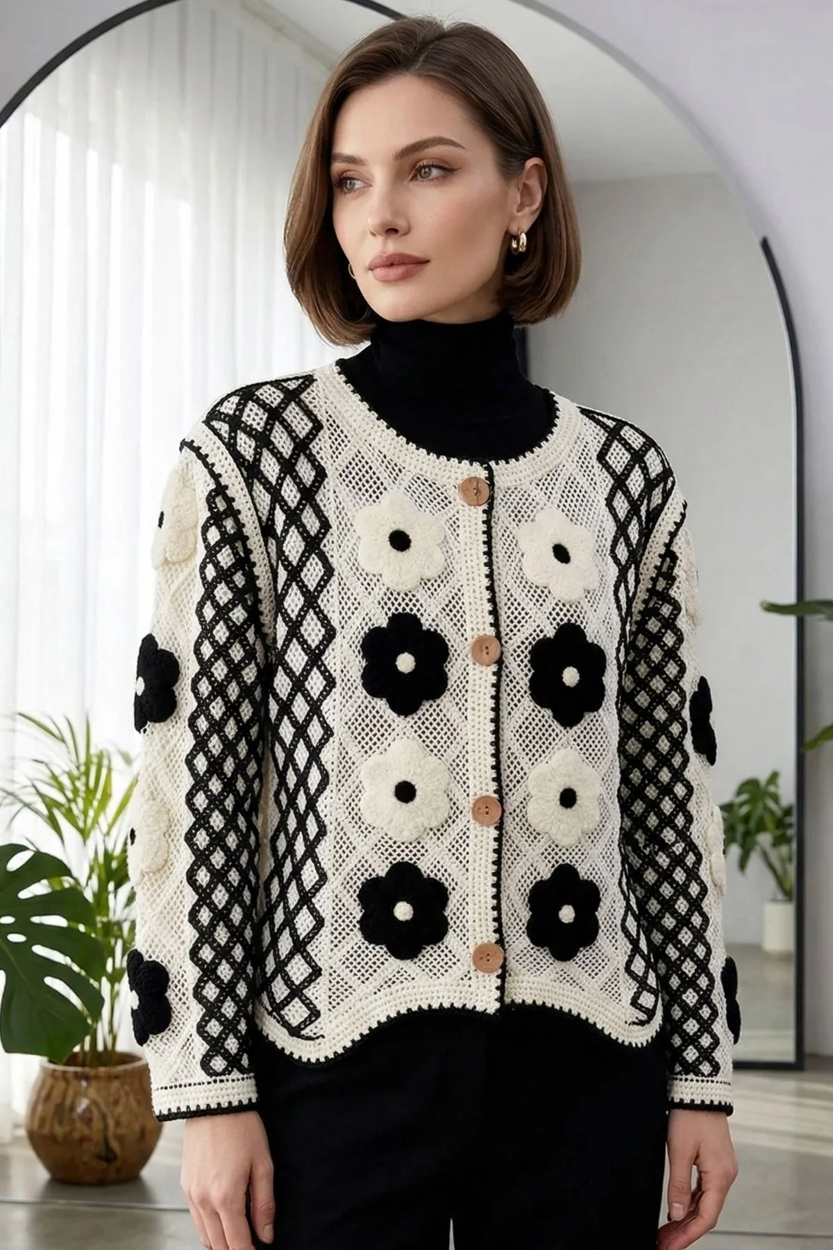 Kadın Ekru Siyah Çiçek Nakışlı Bisiklet Yaka Baklava Desenli Örgü Triko Hırka