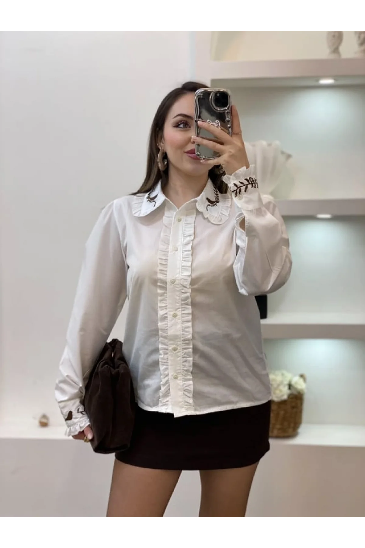 Kadın Beyaz Yaka Kuş Nakışlı Fırfır Detaylı Uzun Kollu Keten Gömlek