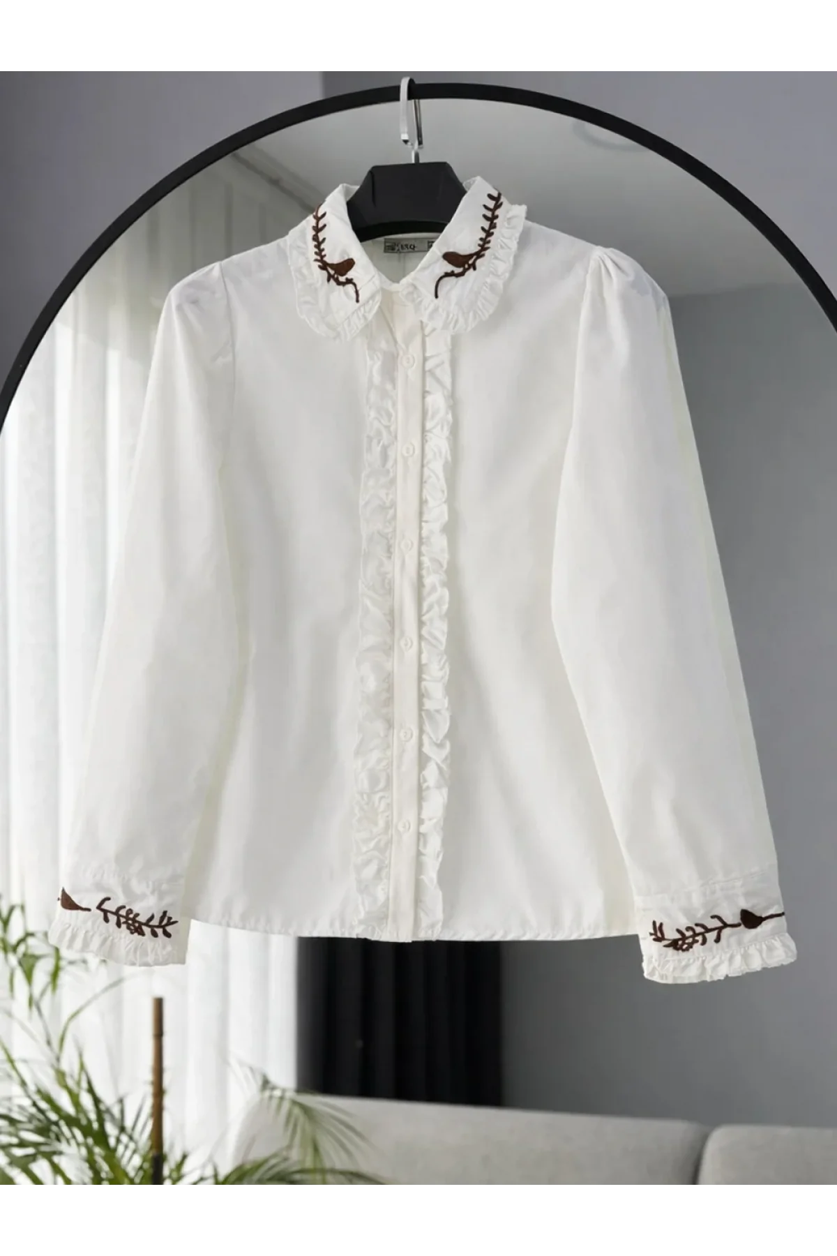 Kadın Beyaz Yaka Kuş Nakışlı Fırfır Detaylı Uzun Kollu Keten Gömlek