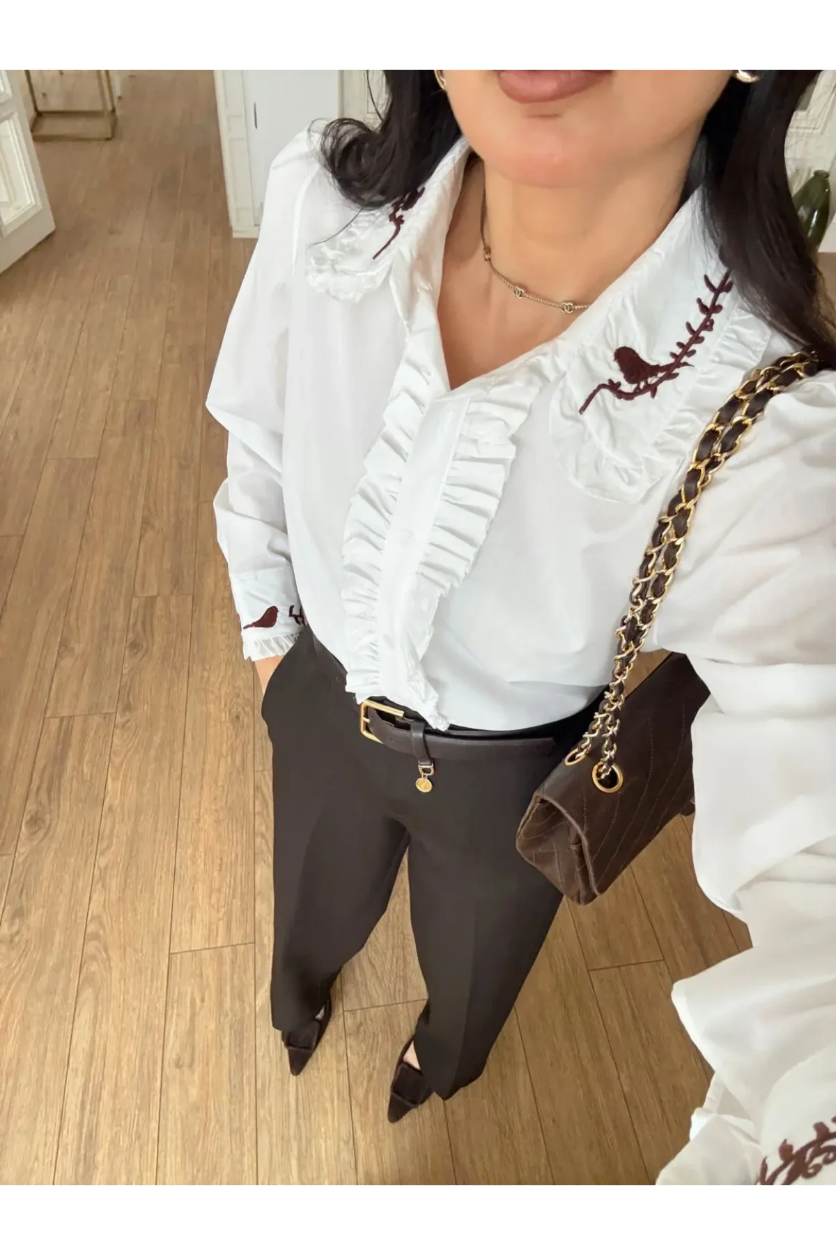 Kadın Beyaz Yaka Kuş Nakışlı Fırfır Detaylı Uzun Kollu Keten Gömlek