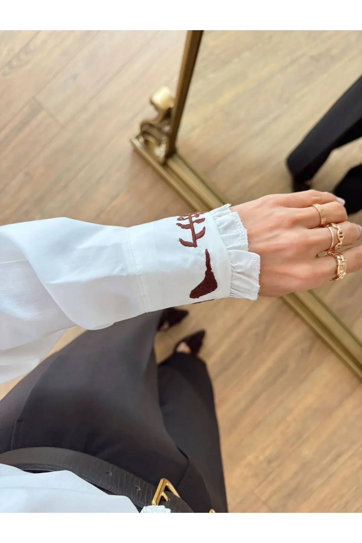 Kadın Beyaz Yaka Kuş Nakışlı Fırfır Detaylı Uzun Kollu Keten Gömlek