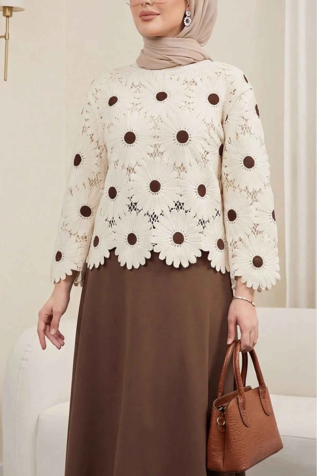 Kadın Ekru Papatya Nakışlı Lazer Kesim Ajurlu Uzun Kollu Bohem Bluz