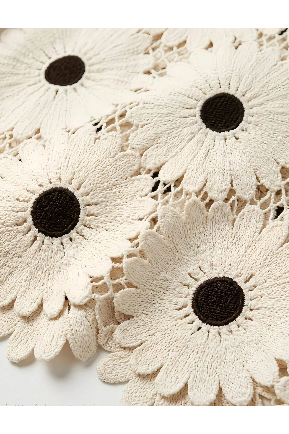 Kadın Ekru Papatya Nakışlı Lazer Kesim Ajurlu Uzun Kollu Bohem Bluz