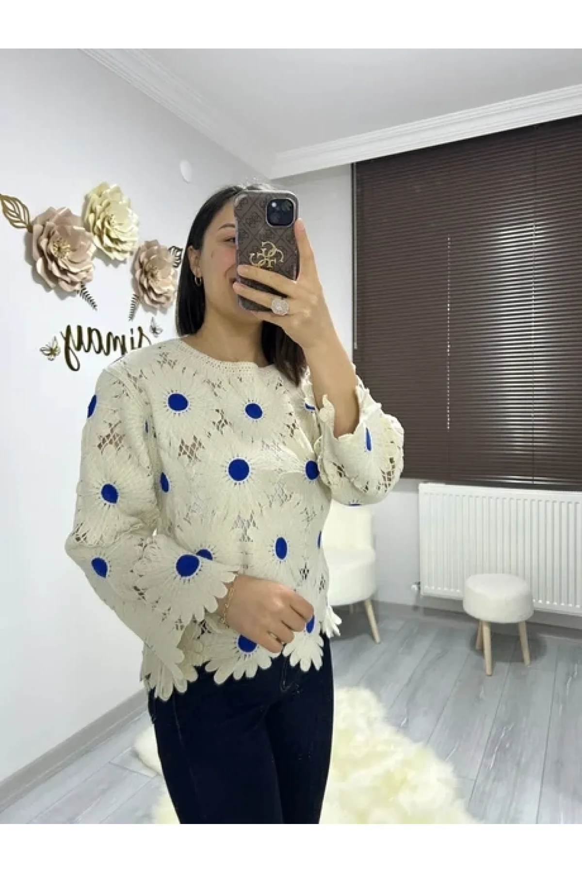 Kadın Ekru Saks Mavi Papatya Nakışlı Lazer Kesim Ajurlu Bohem Bluz