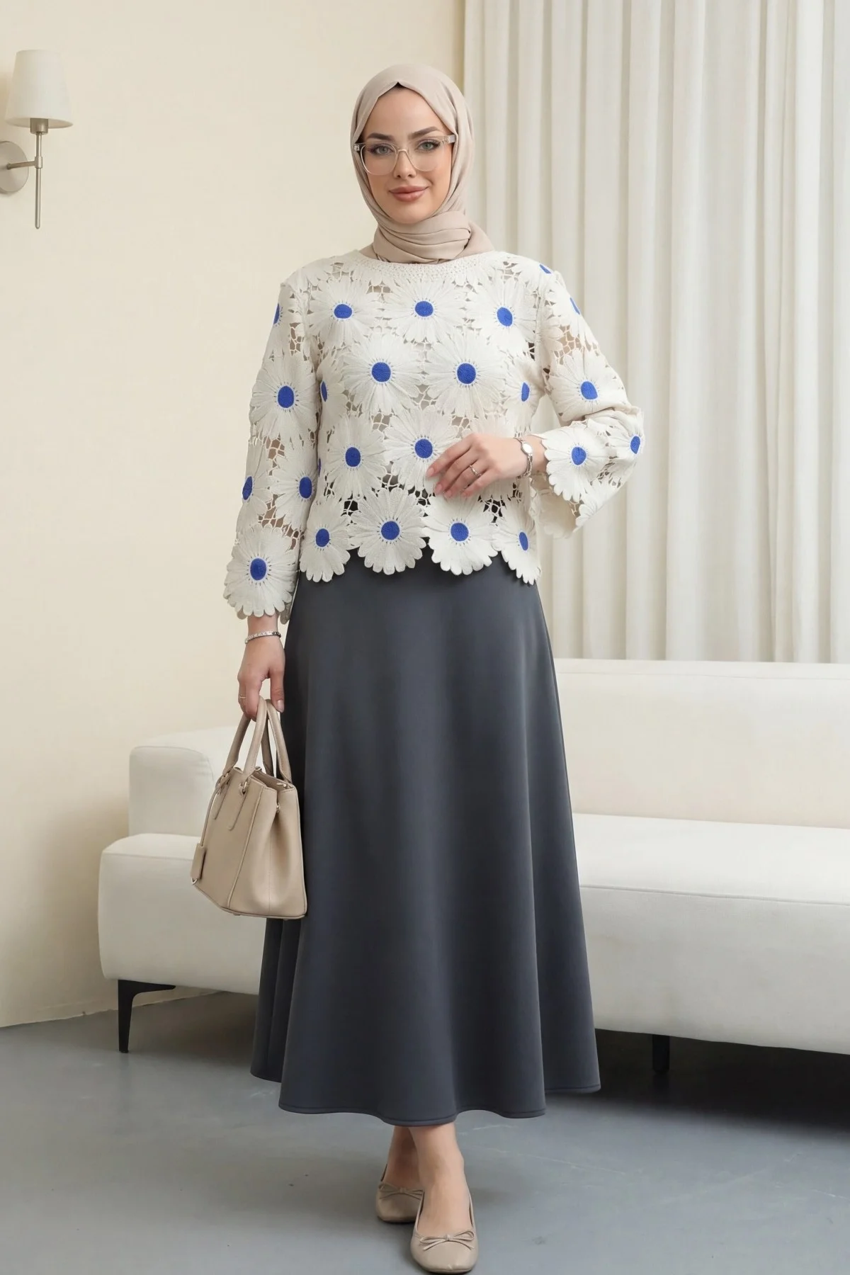 Kadın Ekru Saks Mavi Papatya Nakışlı Lazer Kesim Ajurlu Bohem Bluz