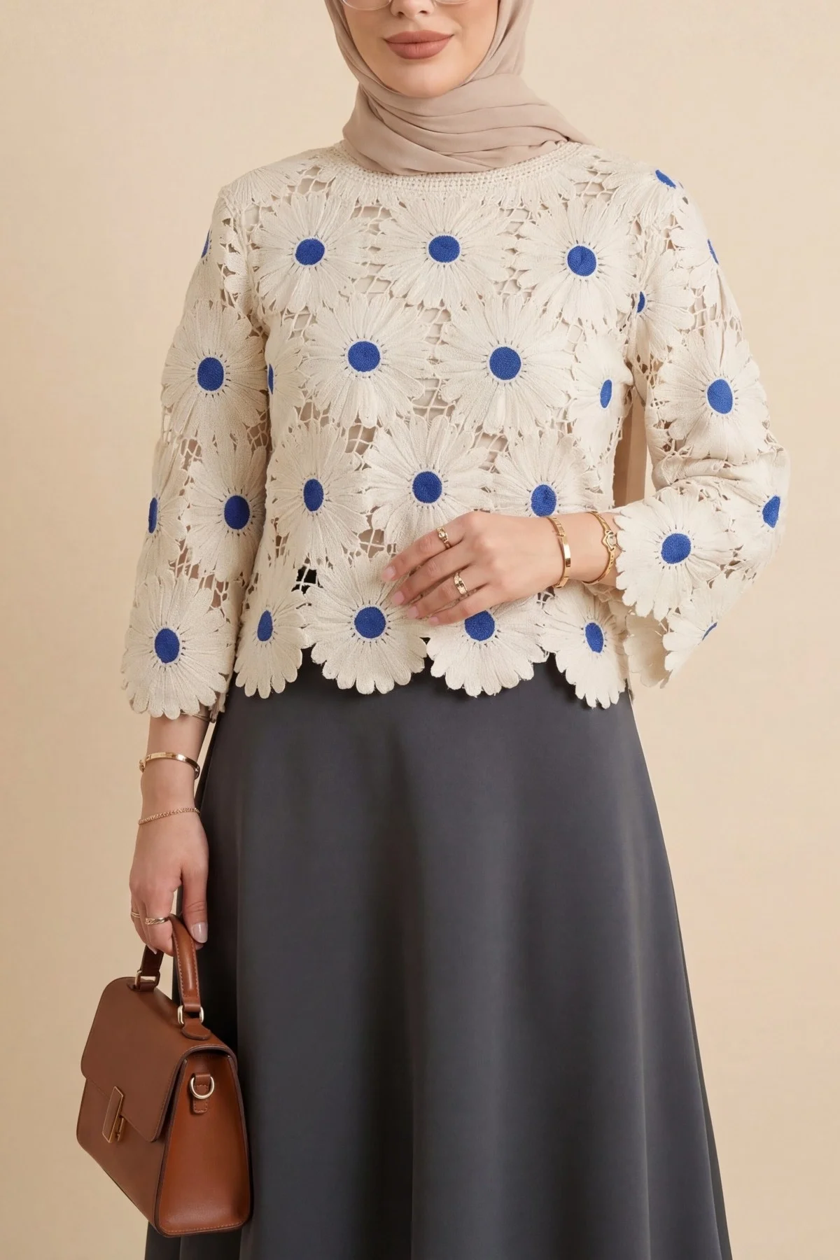 Kadın Ekru Saks Mavi Papatya Nakışlı Lazer Kesim Ajurlu Bohem Bluz