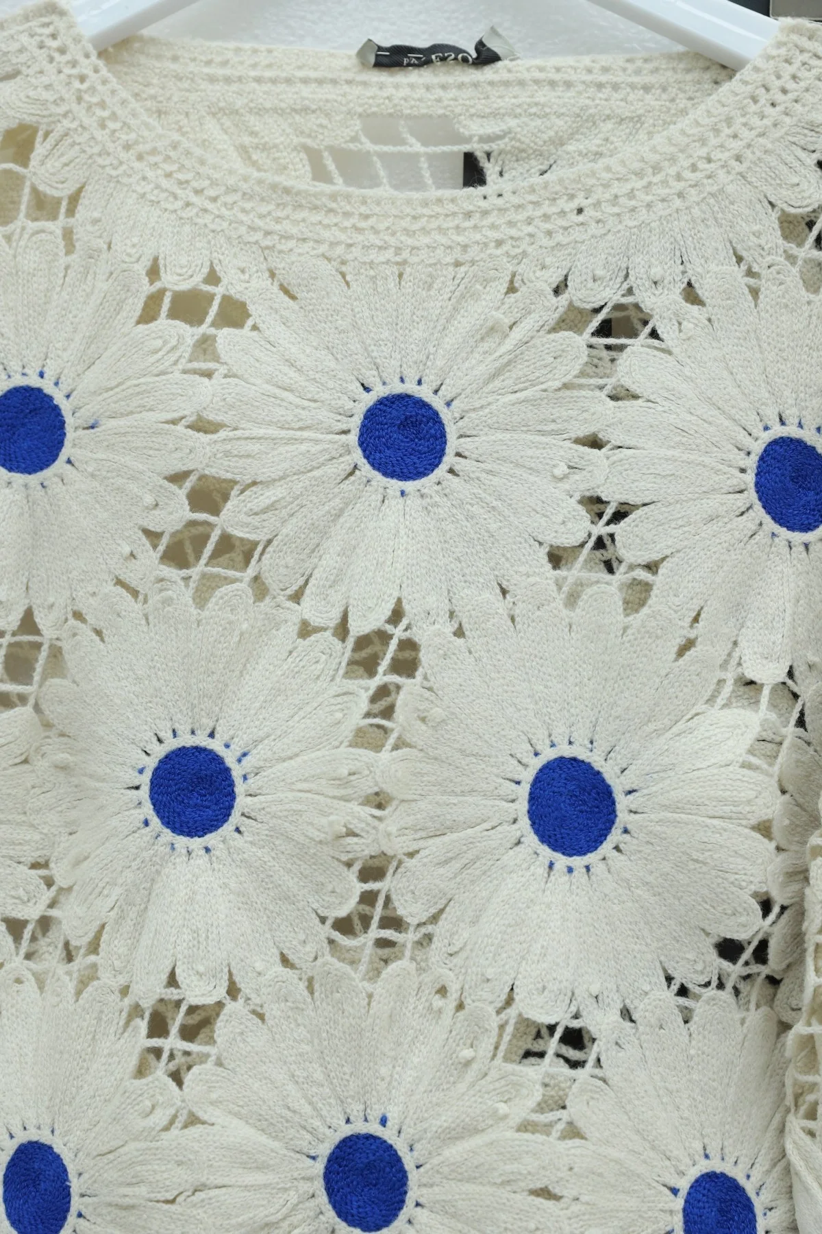 Kadın Ekru Saks Mavi Papatya Nakışlı Lazer Kesim Ajurlu Bohem Bluz