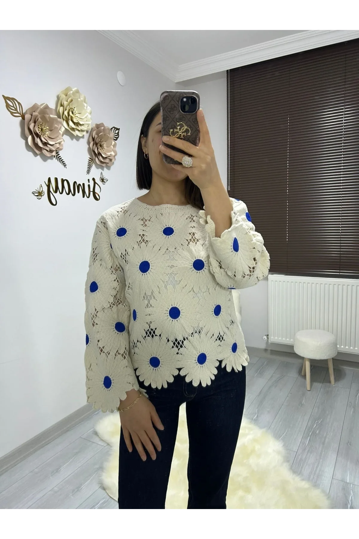 Kadın Ekru Saks Mavi Papatya Nakışlı Lazer Kesim Ajurlu Bohem Bluz